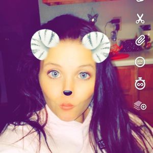 Meet your Posher, Crystal